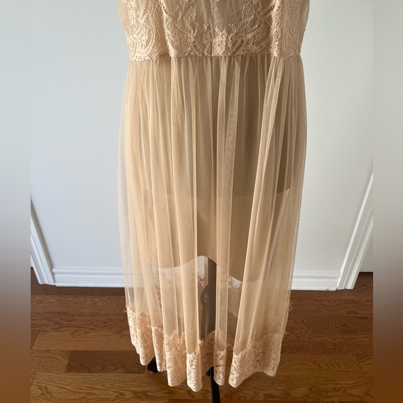 FOREVER21 Nude Lace Dress - Picture 4 of 5